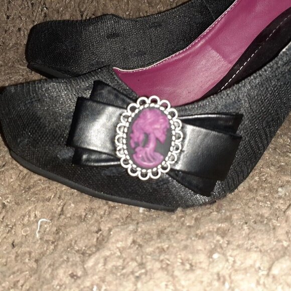 T.U.K. Harlot Heel-Purple Skull Cameo-Black Dot Mesh-Size 8-Near Mint - Picture 3 of 8